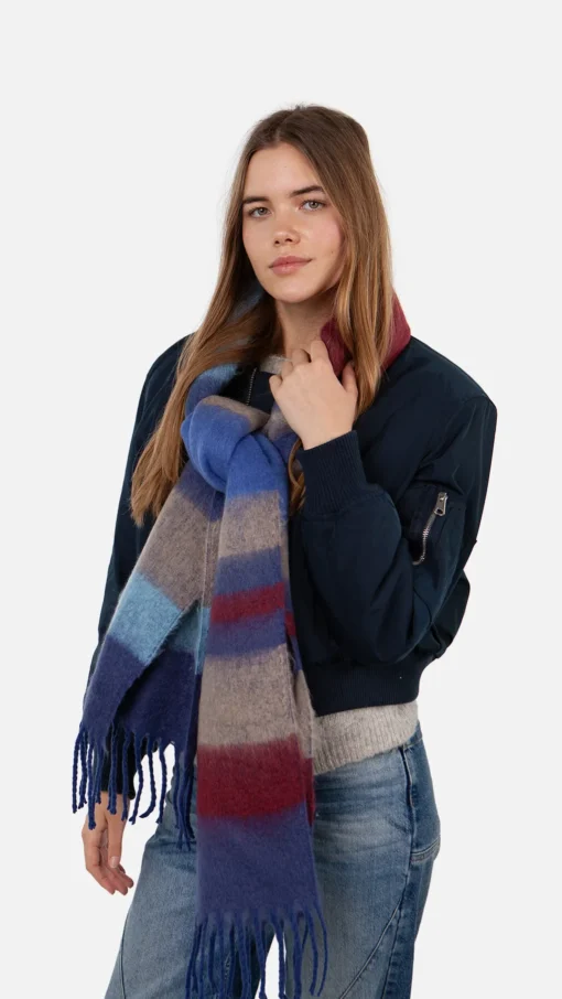 Alternative view of Barts w25 eluzabeth scarf navy