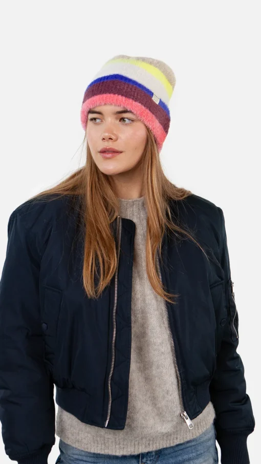 Alternative view of Barts w25 kumana beanie magenta
