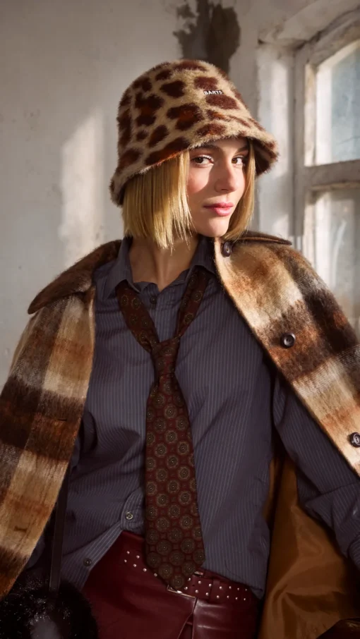 Alternative view of Barts w25 lylja hat light brown
