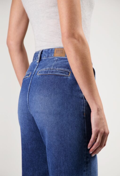 Alternative view of Mud June mid loose fresh fade