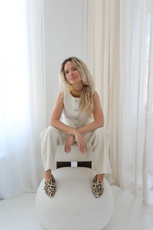 Alternative view of Babouche Luna-8 leopardo