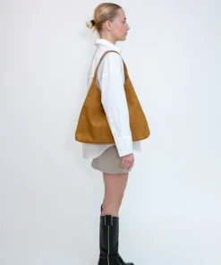 Alternative view of HVISK Lola brush structure cognac