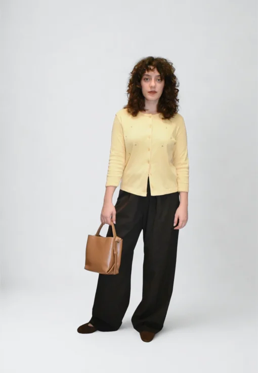 Alternative view of HVISK Molly glossy structure brown amber